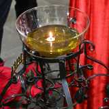 Quella del Santuario prende fuoco utilizzando la fiaccola di un'antica lampada votiva...(foto di Michele Micca Longo)